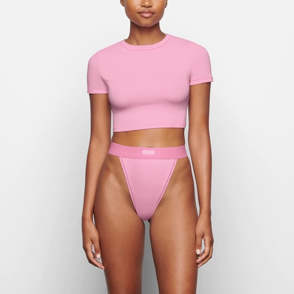 T-shirt SKIMS 'Fits Everybody' Super Cropped - Couleur Sable - Taille 2X (plus Size)